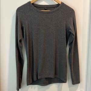 Uniqlo Gray Long Sleeve Thermal Top